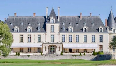 Alquilar un helicóptero para visitar el castillo de Augerville, cerca de Fontainebleau