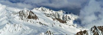 location de jet privé : vue panoramique montagnes enneigées