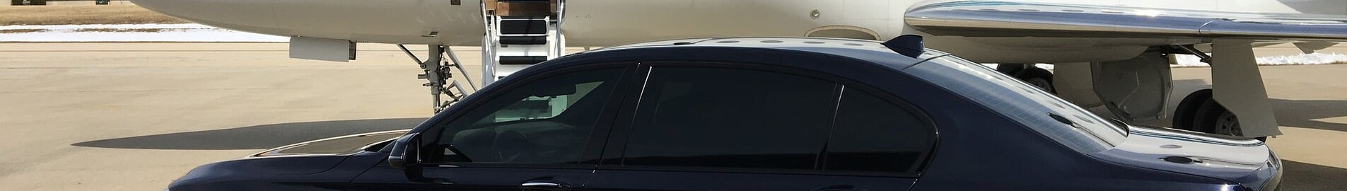 Traslado en coche desde y hasta el aeropuerto con conductor privado