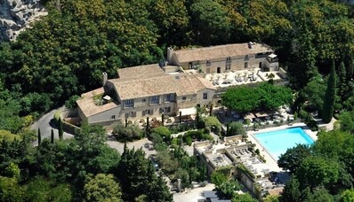 Alquilar un helicóptero para L’oustau de Baumanière en Les Baux-De-Provence