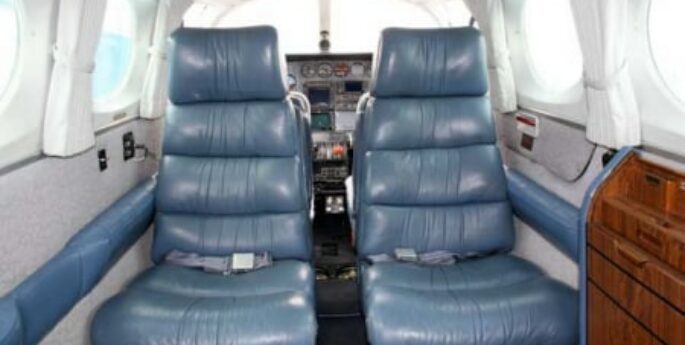 Cessna 340 petite cabine, siège bleu