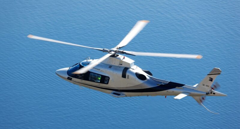 Hélicoptère Agusta 109 en vol