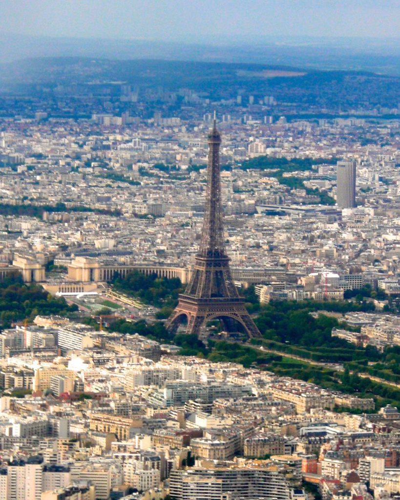Vol en hélicoptère au-dessus de Paris