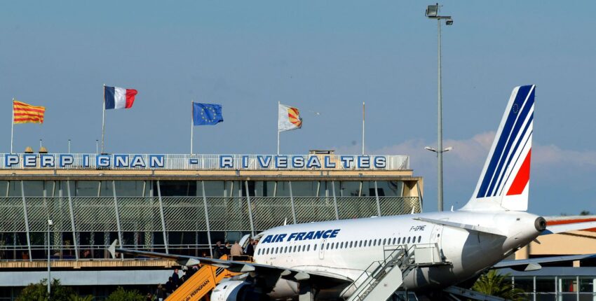 Location de jet privé Perpignan-Rivesaltes, avec drapeaux.
