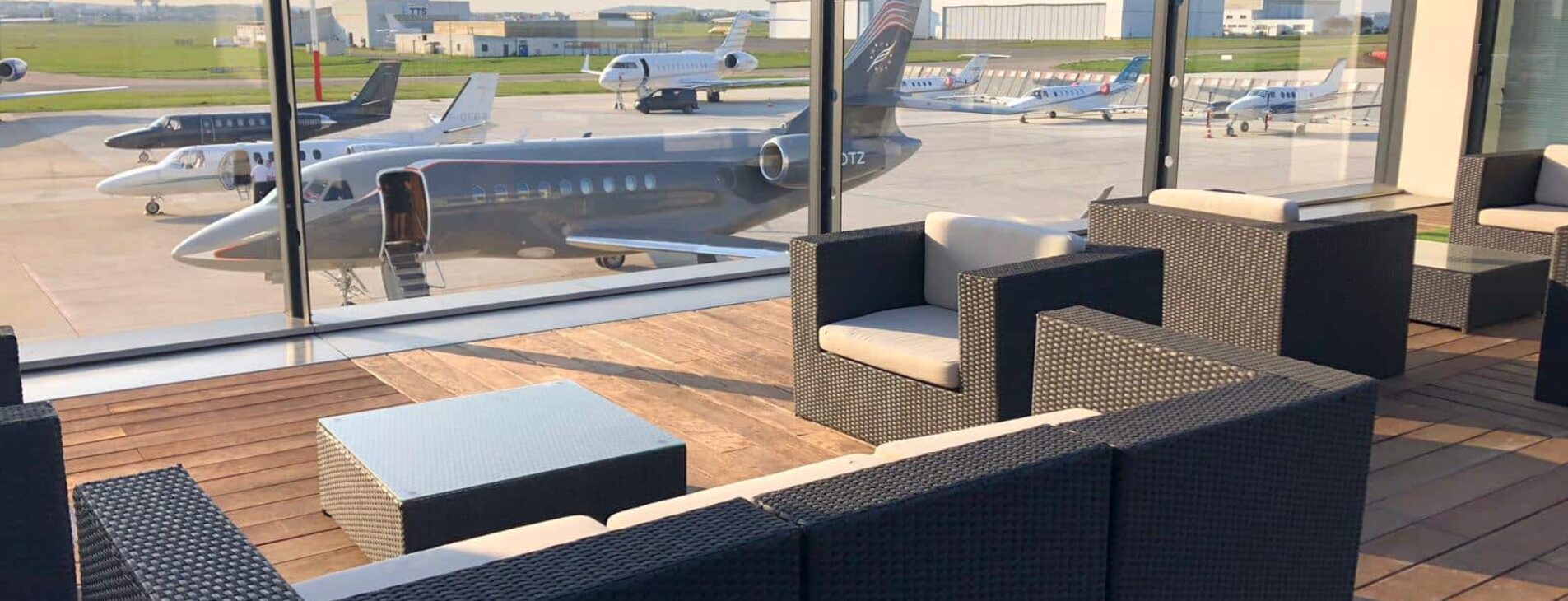 Terminal de jets privés FBO à l'aéroport de Paris Le - Bourget