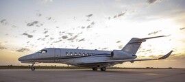 Jet privé Learjet 75 siège en cuir blanc