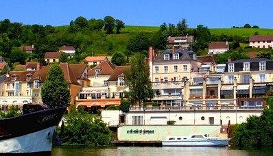 Alquilar un helicóptero para La Côte Saint-Jacques en Joigny