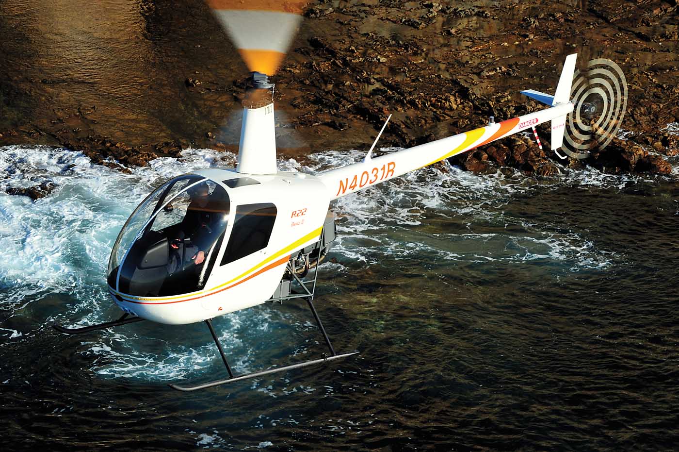 Alquilar un helicóptero Robinson R22 AEROAFFAIRES