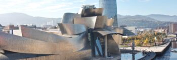 Location de jet privé devant le musée Guggenheim Bilbao