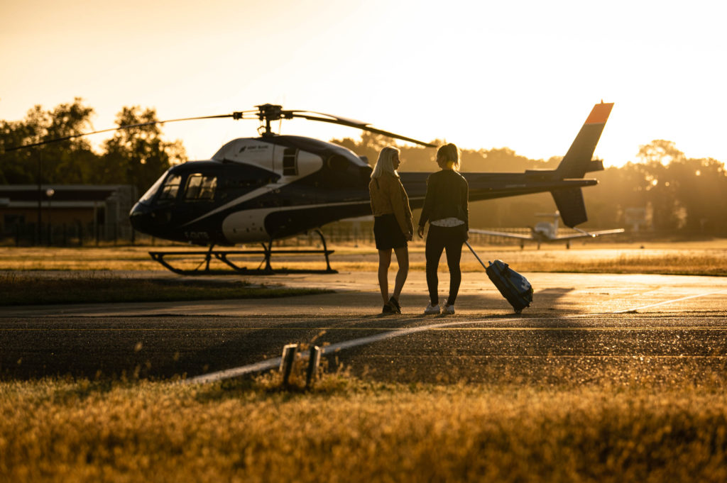 Hélicoptère au coucher de soleil