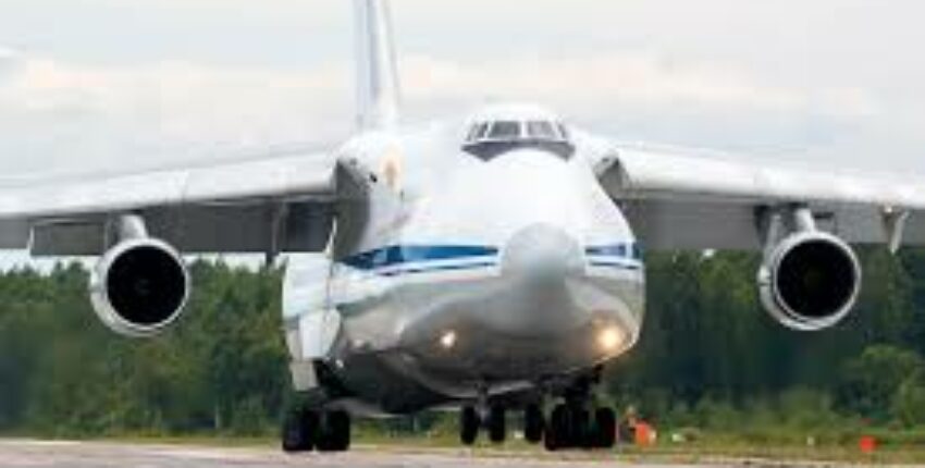 avion cargo An-124 piste