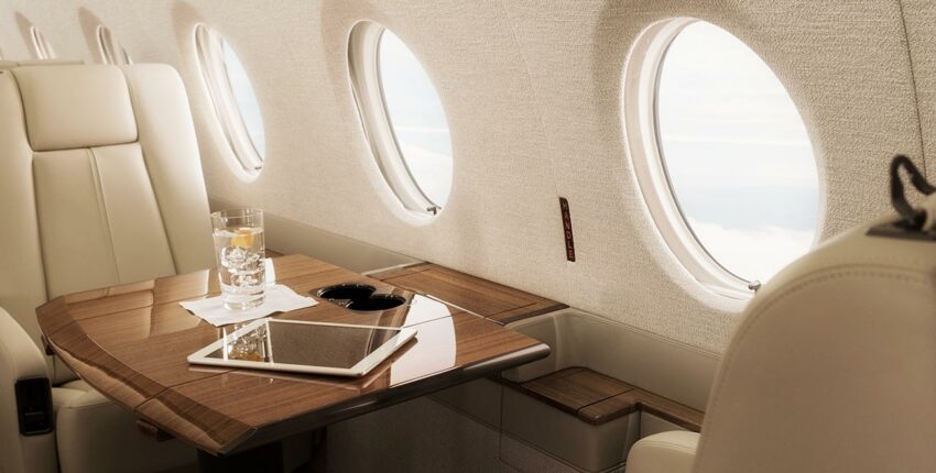 **emplacement de jet privé - Gulfstream G280, tablette et smartphone**