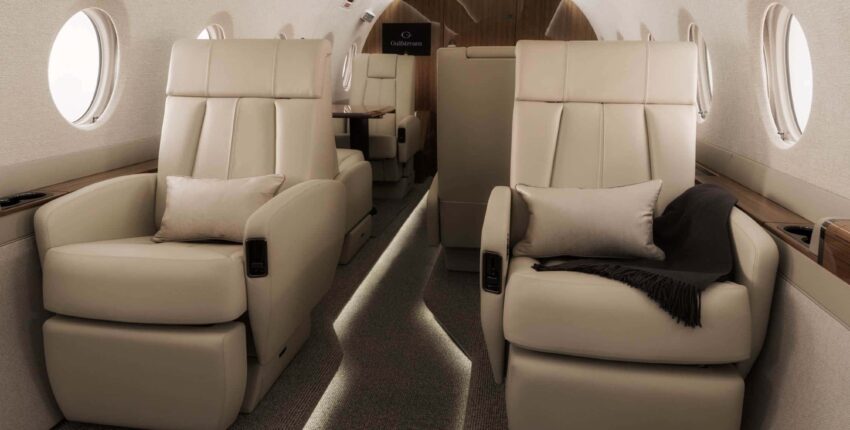 Privatjet mieten - GULFSTREAM G280 : Intérieur luxueux et spacieux avec sièges en cuir beige.