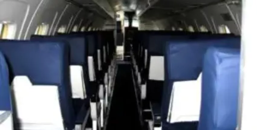 location jet privé: Intérieur de l'EMBRAER ERJ 120 avec sièges bleus et blancs