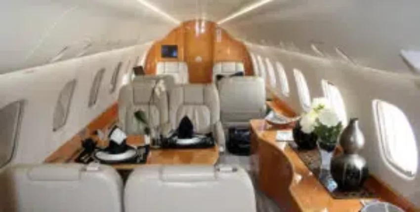 location jet privé, intérieur luxueux avec sièges en cuir