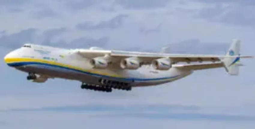 Antonov An-225 Mriya en vol, alquiler avion carga.