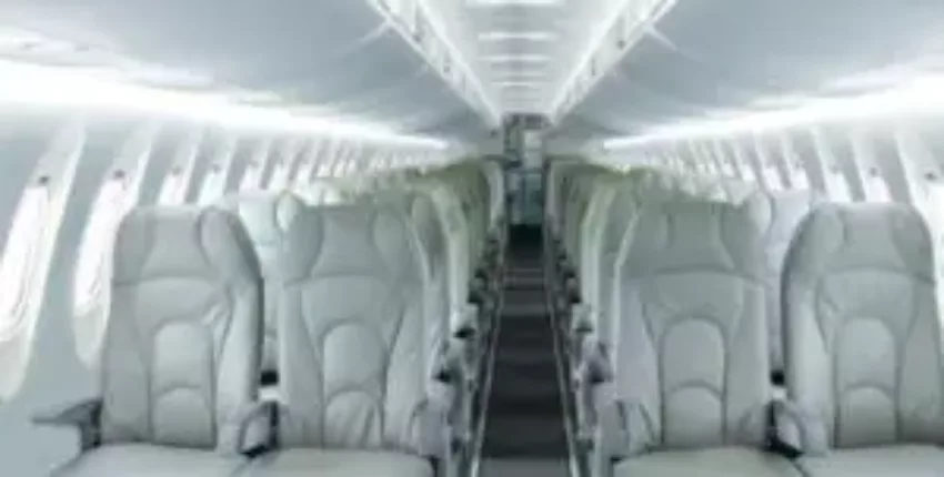 **location jet privé** : Intérieur cabine avion avec sièges gris.