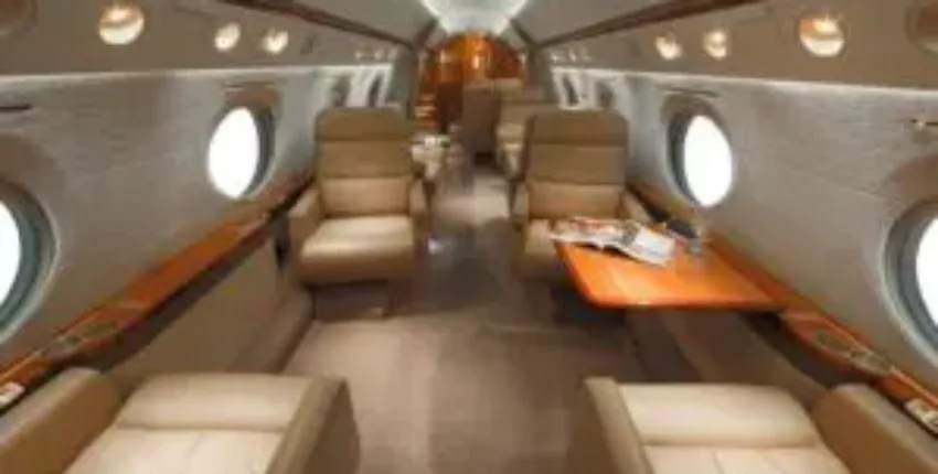 Location de jet privé : intérieur Gulfstream G300, luxe et confort.
