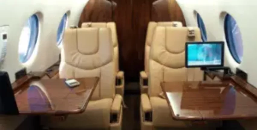 **location jet privé : intérieur luxueux du Nextant 400XT**

Remarque : L'expression 