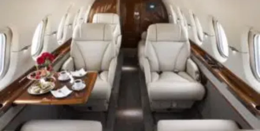 **emplacement de jet privé, intérieur Hawker 850 XP, sièges luxueux**