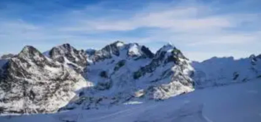 Alquiler avion privé: Montagnes enneigées, ciel bleu