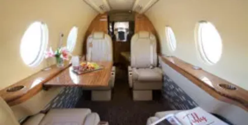 Alquiler avion privé: luxueux intérieur beige.
