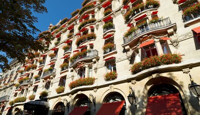 Hotel de lujo en París: una estancia de ensueño en el Hôtel Plaza Athénée